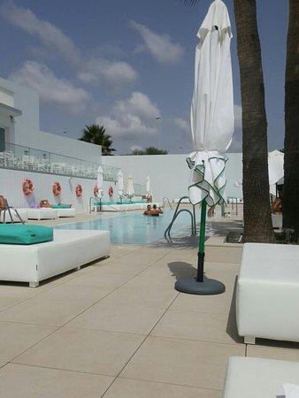 Max Beach Pool Club