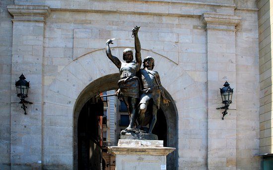 Estatua de Indíbil y Mandonio